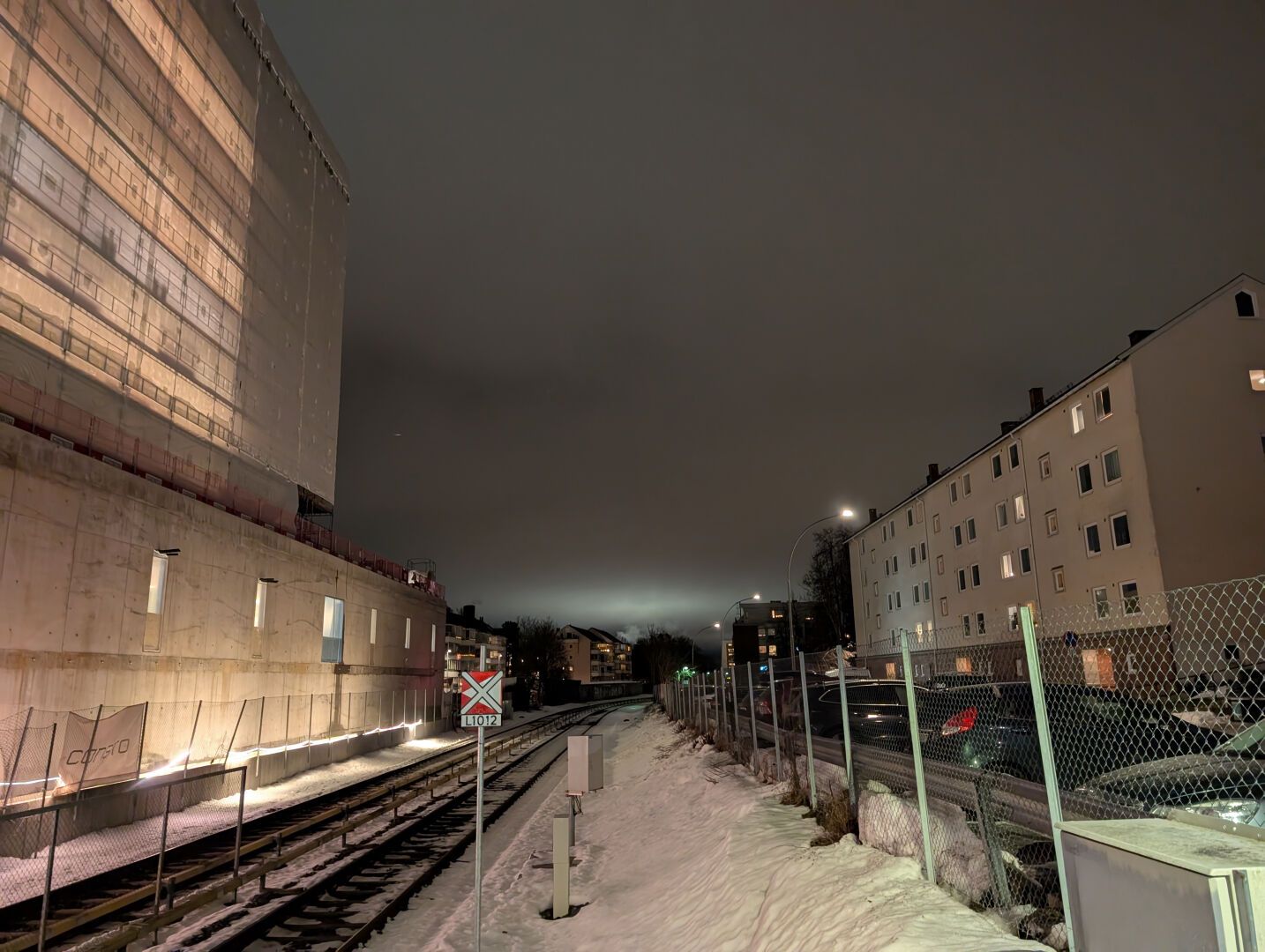 Tbane, kveld, men hele himmelen lyser likevel